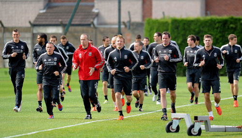 J联赛过渡赛季分组情况：日职联分两组，日职乙、日丙分四组（J联赛过渡季分组方案：日职联两组，日职乙与日丙各四组）