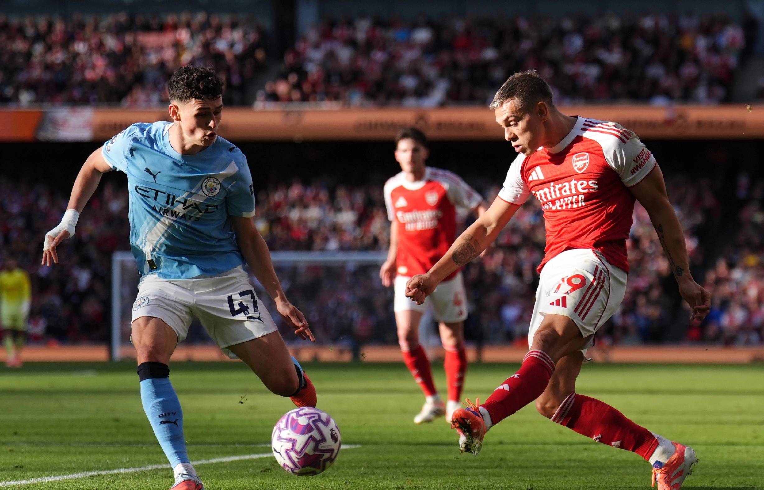 体坛记忆｜保罗最讨厌被人摸头，无论那个人是队友还是对手，但科比除外（体坛往事：保罗极厌被摸头，不分队友与对手，唯独对科比例外）