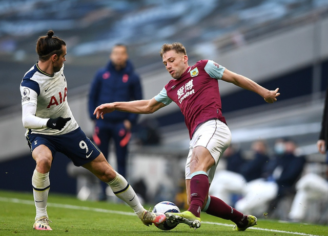 17年前的今天阿森纳战胜曼联，纳斯里踢出生涯最佳一战（17年前今日，阿森纳击败曼联，纳斯里奉献巅峰一战）