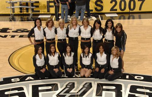 泰伦·卢拒绝采访？快船澄清：采访室没人，快船媒体未随队出征（泰伦·卢被质疑拒采？快船回应：采访室无人，队媒未随队出征）