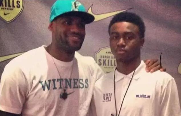 “追风少年”曲波忆国足生涯，深情感谢米卢（曲波回顾国足岁月：“追风少年”深情致谢米卢）