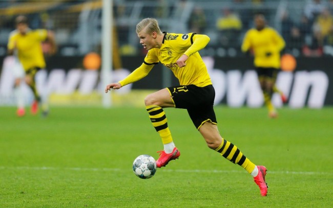 安东尼：我们的目标是进入欧联杯决赛，梦想再披巴西队战袍（安东尼：剑指欧联杯决赛，憧憬重返巴西国家队）