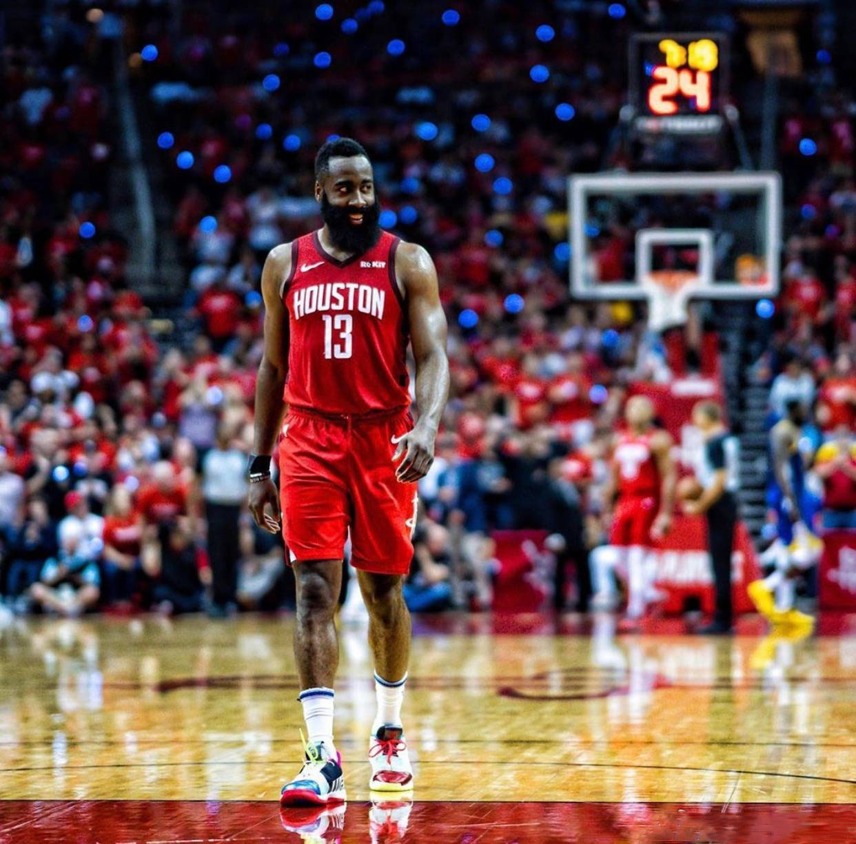 穆帅：今天胜利的功劳属于球员们，要说谁比谁更好是不公平的（穆帅：胜利属于球员，讨论谁更出色不公平）