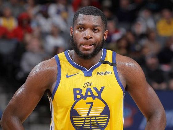 扎戈：托蒂睡觉打呼噜还说梦话；吐西蒙尼口水是因他故意挑衅（扎戈：托蒂睡觉会打鼾也会说梦话；向西蒙尼吐口水因其刻意挑衅）