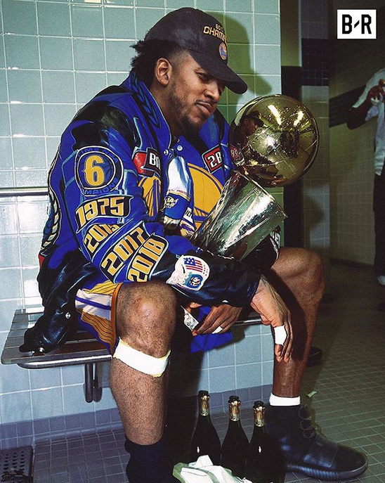 湖人浓眉哥篮下统治球队获胜（戴维斯内线称霸助湖人取胜）