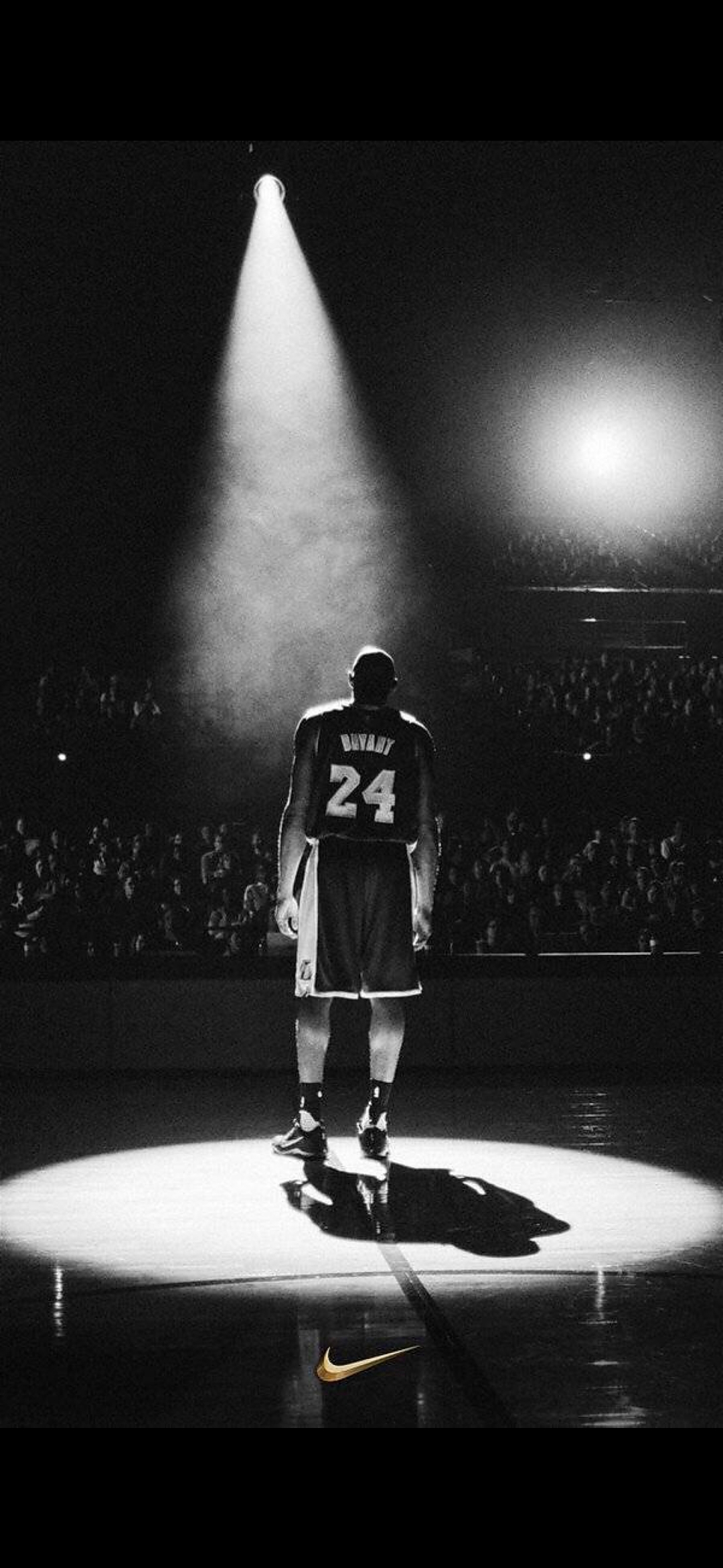 三分大战！两队三分命中率均超4成，半场合计命中19记三分（三分雨倾盆！双方三分命中率均超40%，半场合计命中19记三分）