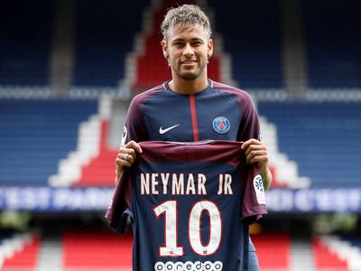 姆巴佩西甲生涯前50场47球，仅次于C罗（姆巴佩西甲50场轰入47球，效率仅次C罗）