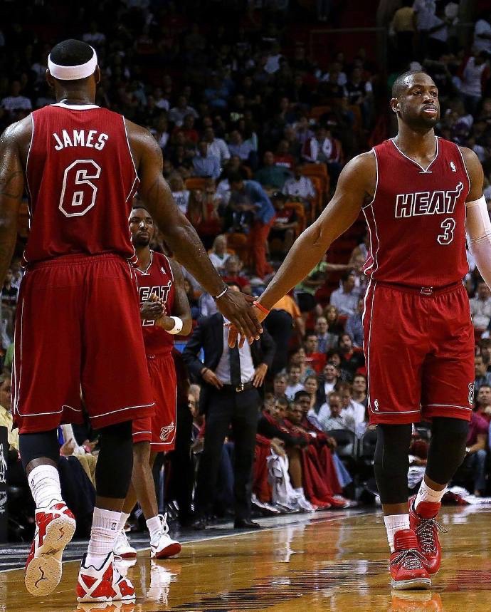 CBA揭幕战半场：布朗&塔克合砍25分，广厦51-41山西（CBA揭幕战半场战报：广厦51-41领先山西，布朗与塔克合砍25分）