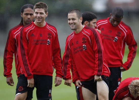 每体：费尔明和德容有望出战贝蒂斯；小白今天造访巴萨训练（每体：费尔明、德容或将出战贝蒂斯；伊涅斯塔今日现身巴萨训练课）