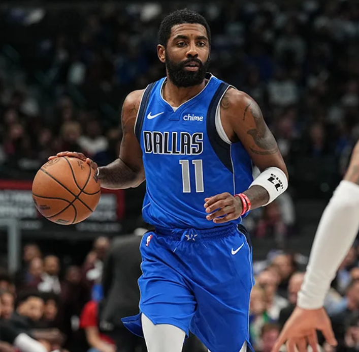 特雷·杨的卓越表现：追身三分再中（特雷·杨火力全开：追身三分再度命中）