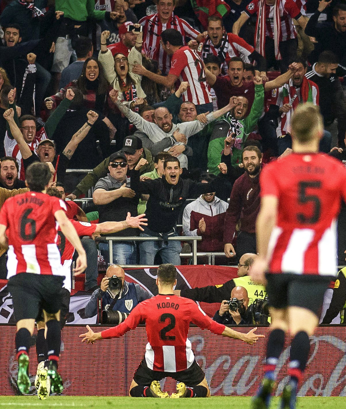 广东93-106山西 球员评价：2人满分，2人及格，4人低迷（广东93-106不敌山西：球员评分出炉，2人满分、2人及格、4人低迷）