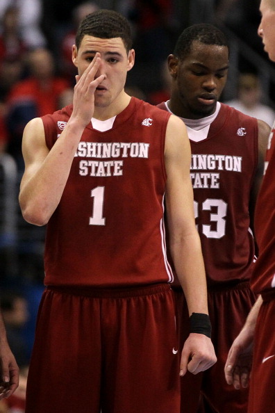 打破小贝纪录，布鲁日前锋福布斯是欧冠对巴萨传射最年轻球员（超越贝克汉姆！布鲁日前锋福布斯成欧冠对阵巴萨最年轻传射球员）