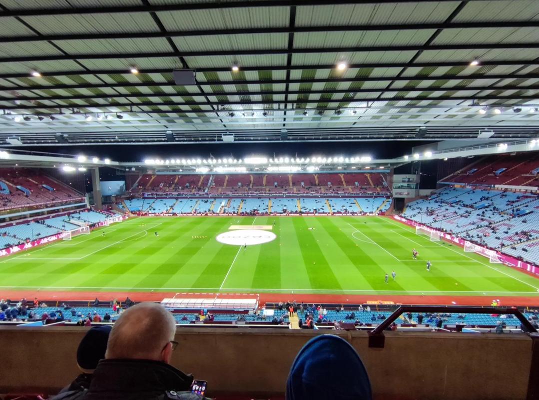 埃默松：我并不怀念在米兰的日子；那儿的人聊我比聊C罗还多（埃默松称不怀念米兰经历：当地讨论我的热度胜过C罗）