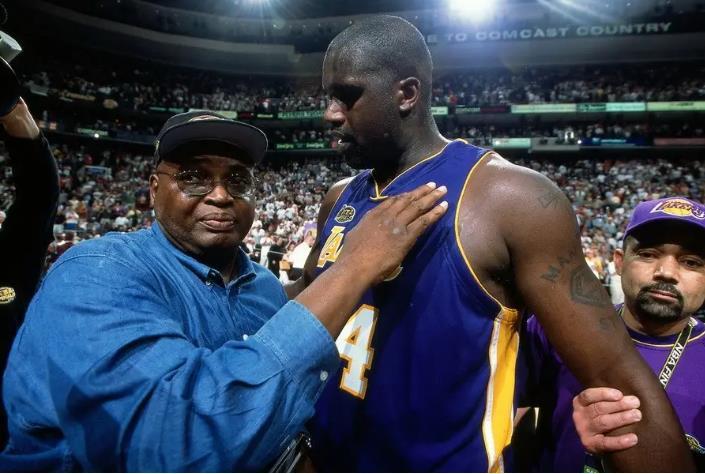 幸福甜蜜，高准翼爱人社媒分享婚纱照拍摄花絮（甜蜜满满，高准翼爱人在社媒晒出婚纱照拍摄花絮）