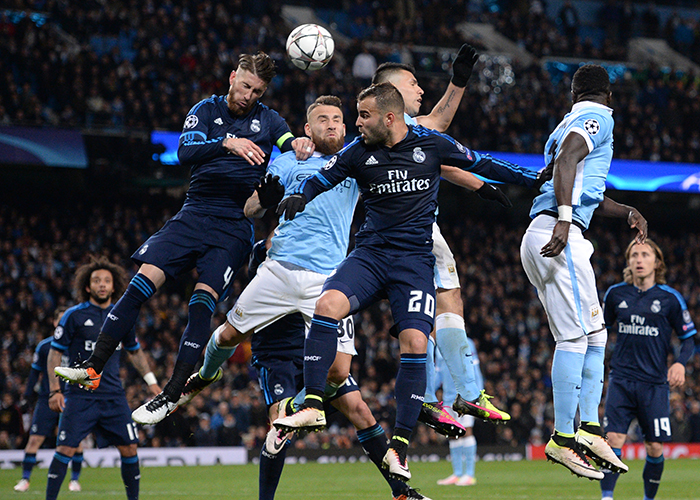 齐达内晒和樊振东打球照片，足球界与乒乓球界梦幻联动，网友：好帅！（齐达内晒与樊振东对打合影，足坛乒坛梦幻同框，网友直呼：太帅了！）