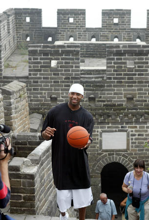 库里26000分里程碑：历史第22人 现役第5仅输詹杜哈登威少（库里达成生涯26000分：历史第22位，现役第5，仅落后詹姆斯、杜兰特、哈登与威少）