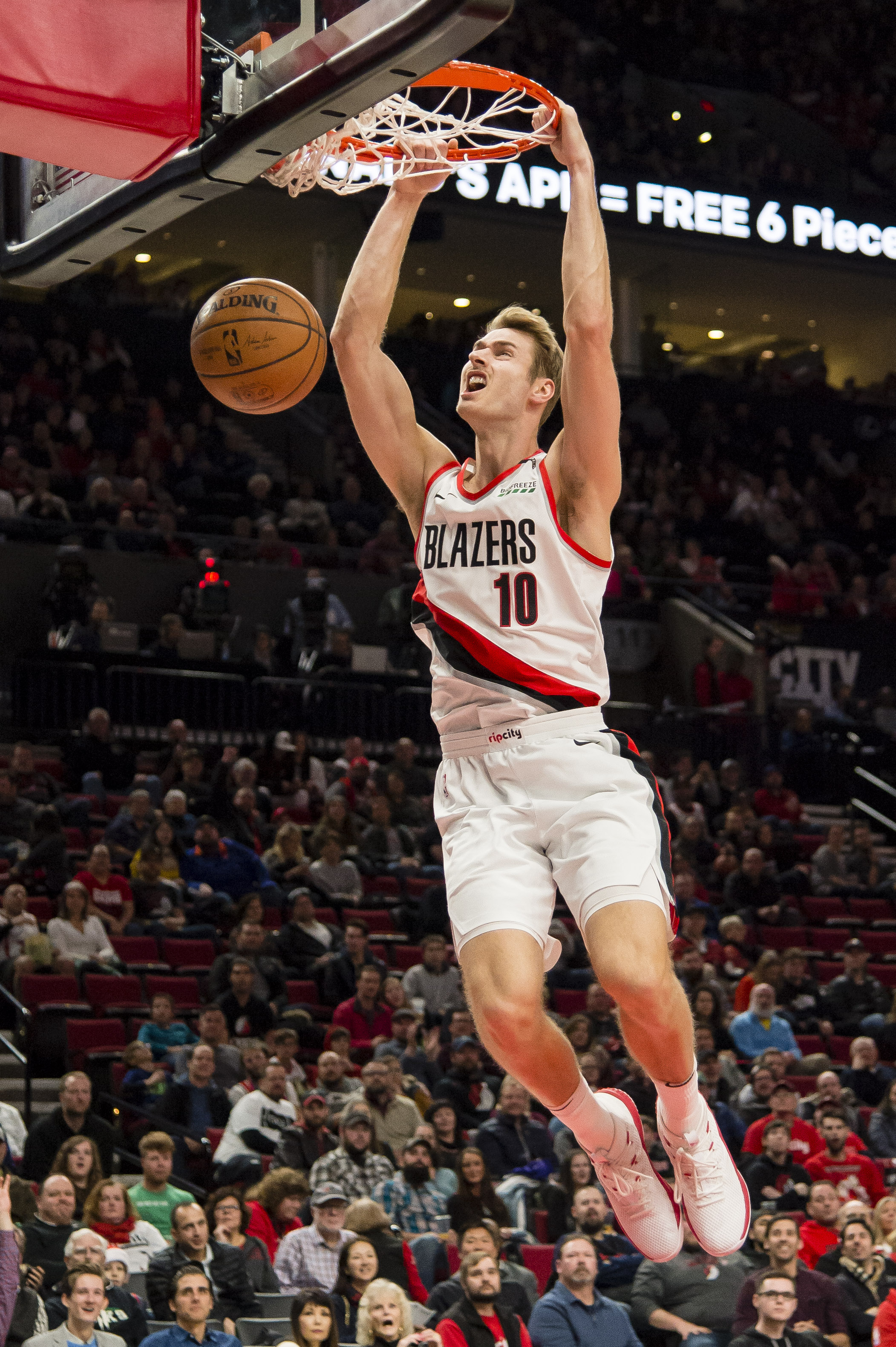 霍里：东契奇得不到哨子就会愤怒 他吃T都快赶上追梦了（霍里：东契奇拿不到哨就易怒 技犯次数已逼近追梦格林）