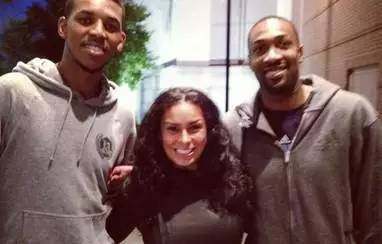 马刺vs掘金裁判报告：漏吹最后1.6秒巴恩斯对穆雷三分犯规（马刺战掘金裁判报告：末1.6秒漏判，穆雷三分出手遭巴恩斯犯规）