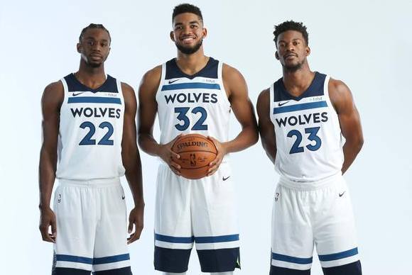 西媒：巴萨向欧足联提交报告，控诉法兰克福球迷破坏球场设施（西媒：巴萨已向欧足联递交申诉，指责法兰克福球迷损坏球场设施）