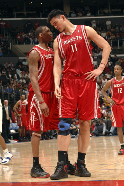 詹姆斯关键三分绝杀比赛（詹姆斯压哨三分制胜）